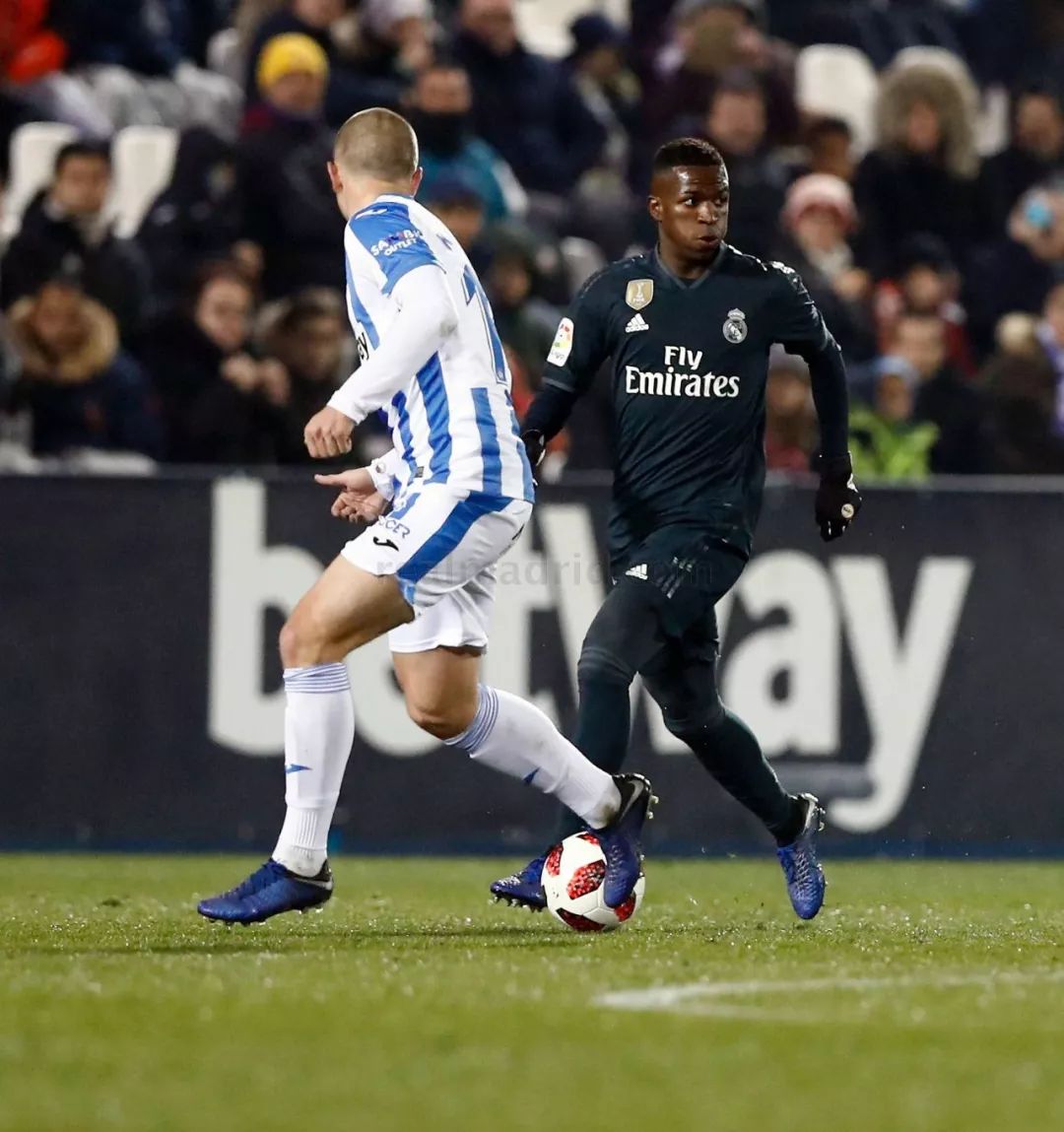 国际比赛日国王杯传出新动向，拜仁慕尼黑完成体检，管理层表态：更衣室稳定，训练强度明显提升的简单介绍